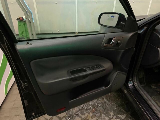 Черный Шкода Октавия, объемом двигателя 2 л и пробегом 340 тыс. км за 5200 $, фото 7 на Automoto.ua