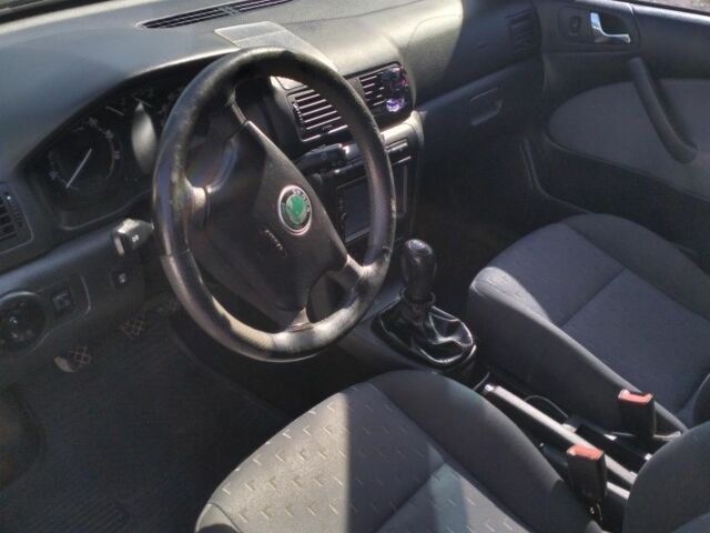 Черный Шкода Октавия, объемом двигателя 1.6 л и пробегом 218 тыс. км за 5900 $, фото 8 на Automoto.ua