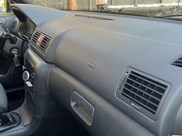 Черный Шкода Октавия, объемом двигателя 1.8 л и пробегом 276 тыс. км за 5500 $, фото 12 на Automoto.ua