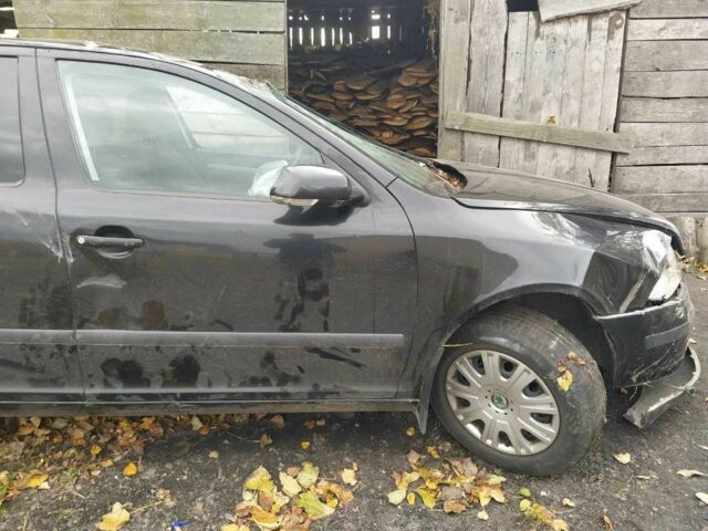 Черный Шкода Октавия, объемом двигателя 1.6 л и пробегом 217 тыс. км за 2500 $, фото 2 на Automoto.ua