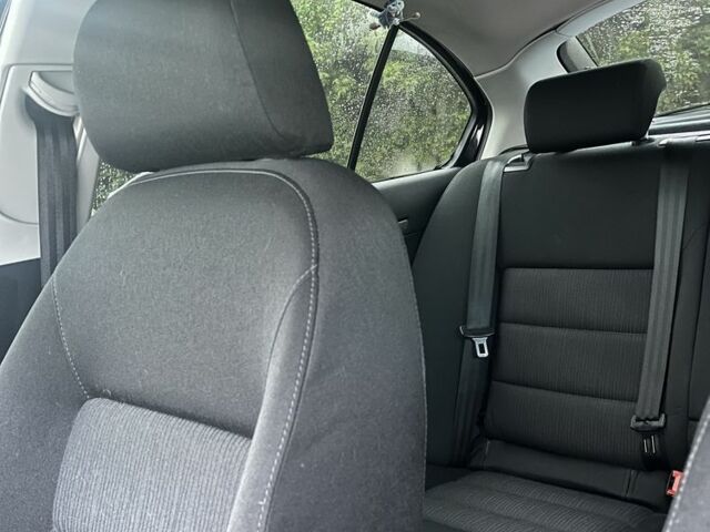 Черный Шкода Октавия, объемом двигателя 2 л и пробегом 330 тыс. км за 4250 $, фото 1 на Automoto.ua