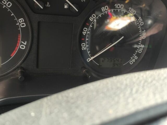 Черный Шкода Октавия, объемом двигателя 1.6 л и пробегом 279 тыс. км за 4900 $, фото 7 на Automoto.ua