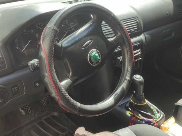 Черный Шкода Октавия, объемом двигателя 1.6 л и пробегом 279 тыс. км за 4900 $, фото 5 на Automoto.ua