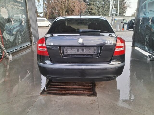 Черный Шкода Октавия, объемом двигателя 1.6 л и пробегом 220 тыс. км за 4300 $, фото 2 на Automoto.ua