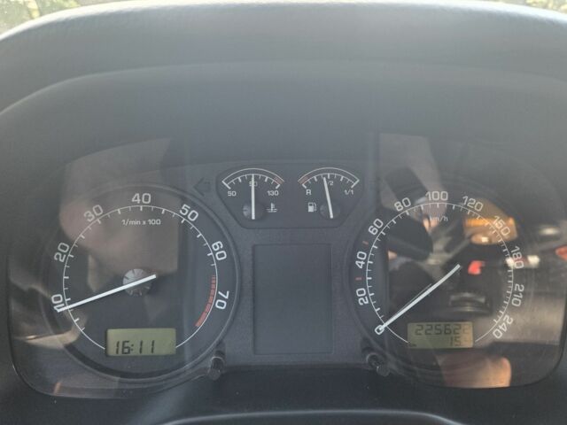 Черный Шкода Октавия, объемом двигателя 1.8 л и пробегом 225 тыс. км за 6000 $, фото 4 на Automoto.ua