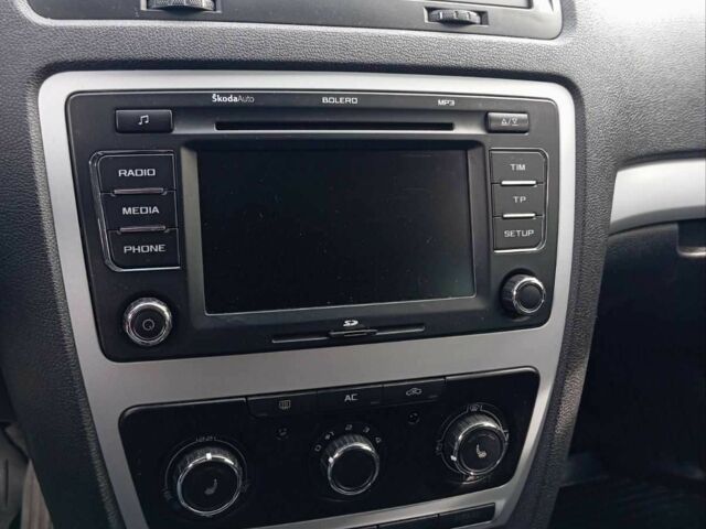 Черный Шкода Октавия, объемом двигателя 1.8 л и пробегом 210 тыс. км за 6772 $, фото 5 на Automoto.ua