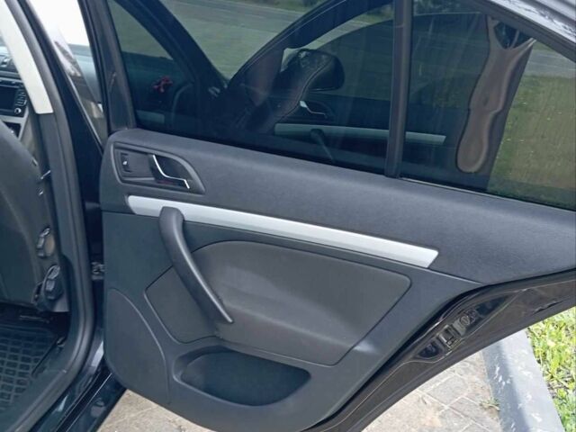 Черный Шкода Октавия, объемом двигателя 1.8 л и пробегом 210 тыс. км за 6772 $, фото 11 на Automoto.ua