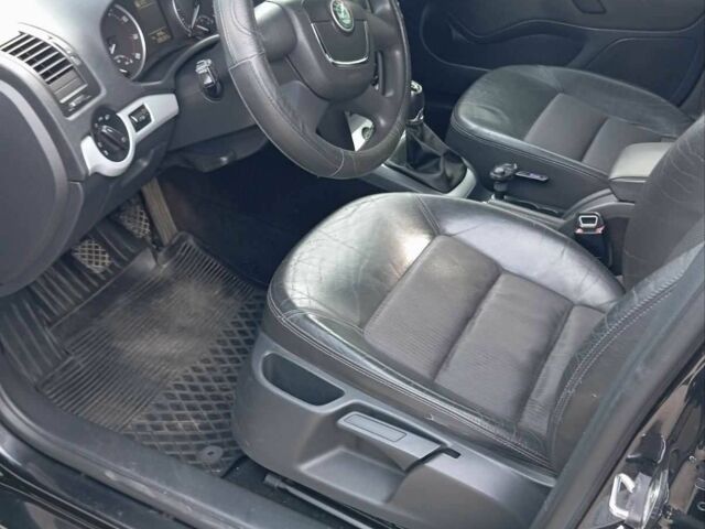 Черный Шкода Октавия, объемом двигателя 1.8 л и пробегом 210 тыс. км за 6772 $, фото 7 на Automoto.ua