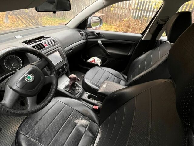 Черный Шкода Октавия, объемом двигателя 1.6 л и пробегом 204 тыс. км за 7800 $, фото 5 на Automoto.ua