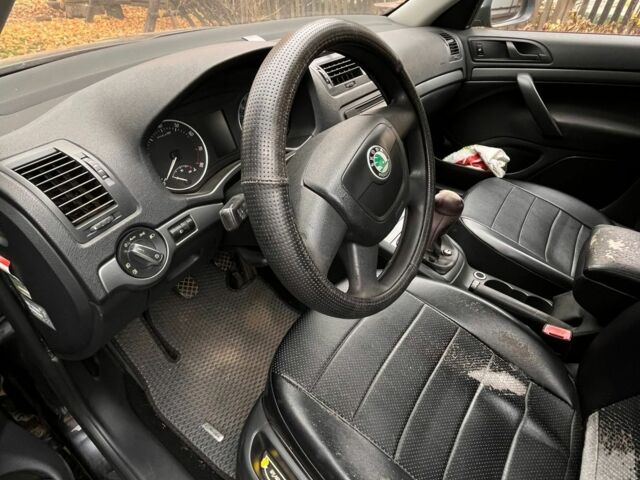 Черный Шкода Октавия, объемом двигателя 1.6 л и пробегом 204 тыс. км за 7800 $, фото 1 на Automoto.ua