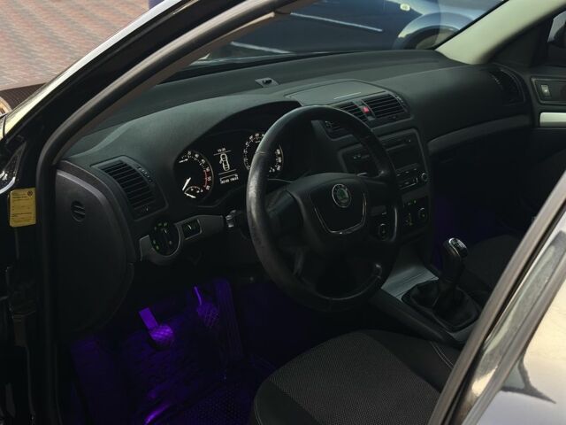 Чорний Шкода Октавія, об'ємом двигуна 1.6 л та пробігом 310 тис. км за 7500 $, фото 12 на Automoto.ua