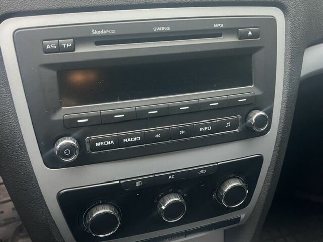 Черный Шкода Октавия, объемом двигателя 1.8 л и пробегом 180 тыс. км за 5500 $, фото 10 на Automoto.ua