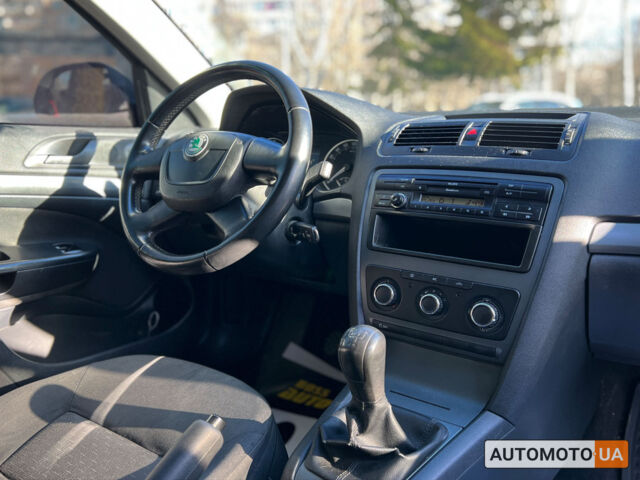 Черный Шкода Октавия, объемом двигателя 1.6 л и пробегом 270 тыс. км за 6900 $, фото 8 на Automoto.ua