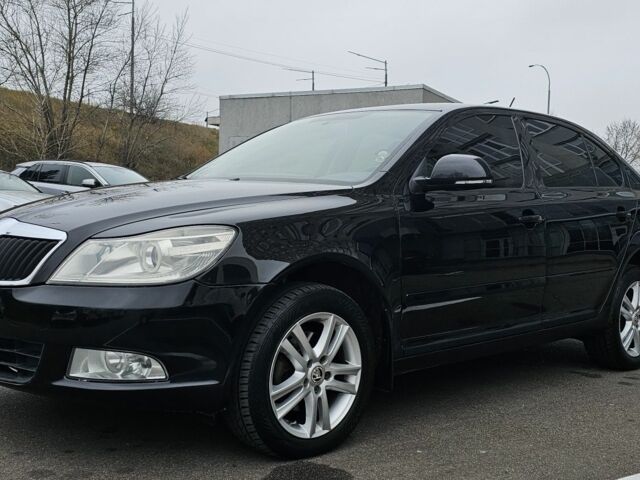 Чорний Шкода Октавія, об'ємом двигуна 2 л та пробігом 240 тис. км за 10900 $, фото 4 на Automoto.ua