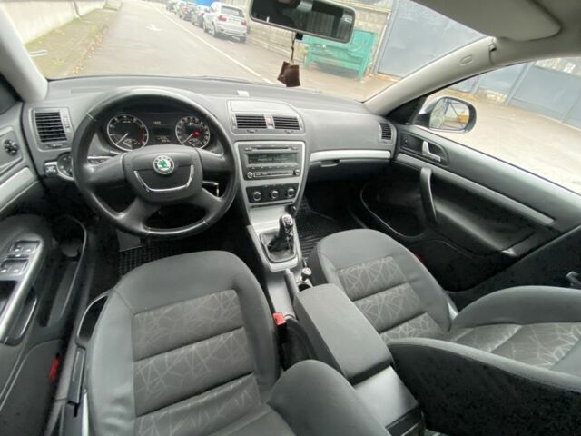 Чорний Шкода Октавія, об'ємом двигуна 1.6 л та пробігом 183 тис. км за 7999 $, фото 19 на Automoto.ua