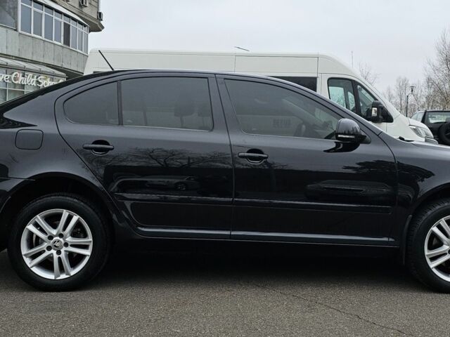 Чорний Шкода Октавія, об'ємом двигуна 2 л та пробігом 240 тис. км за 10900 $, фото 1 на Automoto.ua