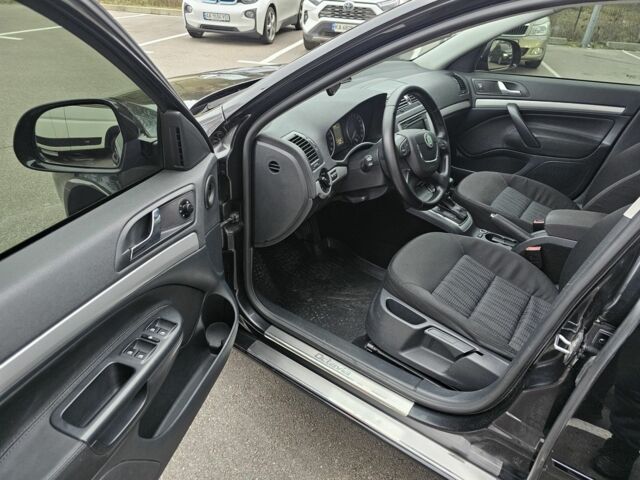 Чорний Шкода Октавія, об'ємом двигуна 2 л та пробігом 240 тис. км за 10900 $, фото 14 на Automoto.ua