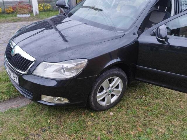 Черный Шкода Октавия, объемом двигателя 1.6 л и пробегом 320 тыс. км за 7000 $, фото 3 на Automoto.ua