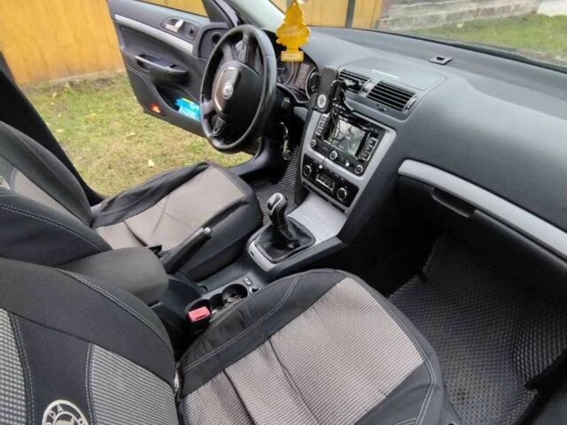 Черный Шкода Октавия, объемом двигателя 1.6 л и пробегом 320 тыс. км за 7000 $, фото 9 на Automoto.ua