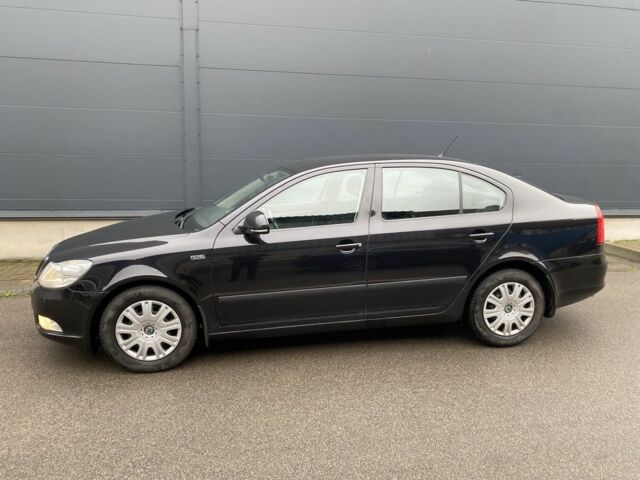 Чорний Шкода Октавія, об'ємом двигуна 1.6 л та пробігом 183 тис. км за 7999 $, фото 4 на Automoto.ua