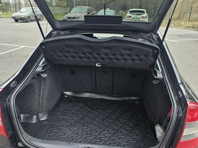 Чорний Шкода Октавія, об'ємом двигуна 2 л та пробігом 240 тис. км за 10900 $, фото 10 на Automoto.ua