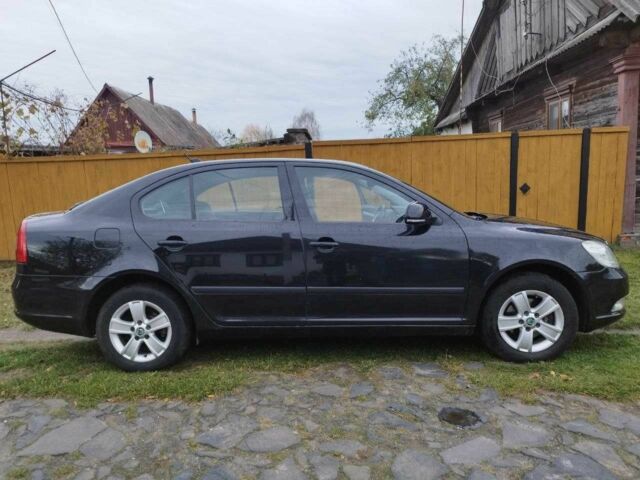 Черный Шкода Октавия, объемом двигателя 1.6 л и пробегом 320 тыс. км за 7000 $, фото 1 на Automoto.ua