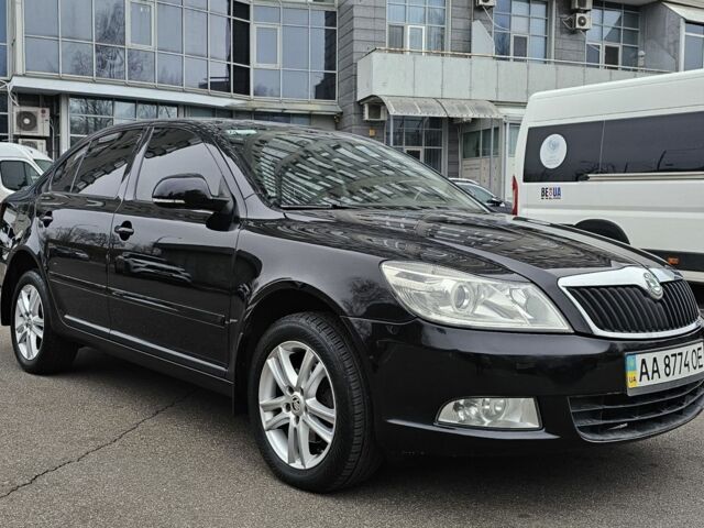 Чорний Шкода Октавія, об'ємом двигуна 2 л та пробігом 240 тис. км за 10900 $, фото 2 на Automoto.ua
