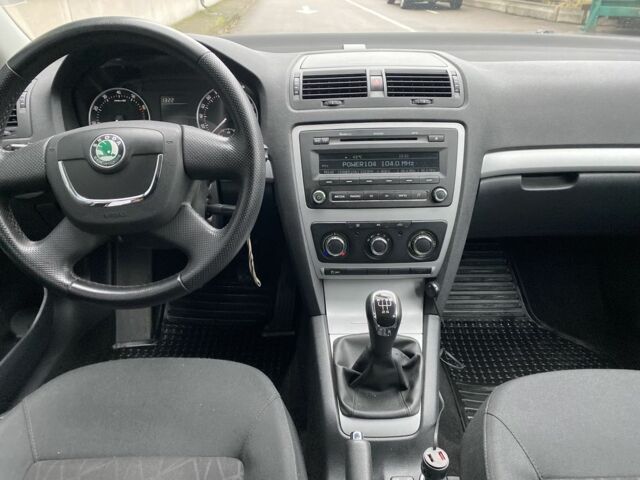 Чорний Шкода Октавія, об'ємом двигуна 1.6 л та пробігом 183 тис. км за 7999 $, фото 18 на Automoto.ua