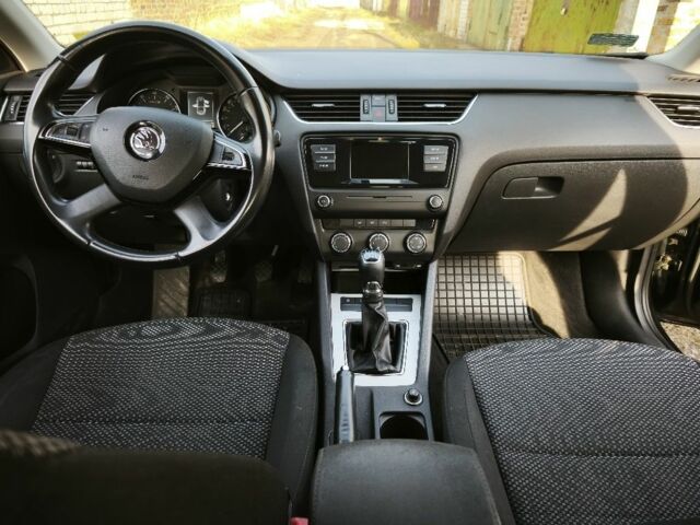 Черный Шкода Октавия, объемом двигателя 1.2 л и пробегом 252 тыс. км за 11000 $, фото 6 на Automoto.ua