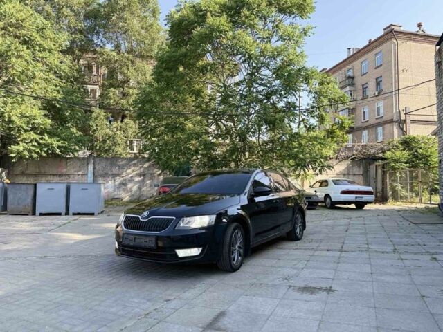 Черный Шкода Октавия, объемом двигателя 1.8 л и пробегом 165 тыс. км за 10500 $, фото 1 на Automoto.ua