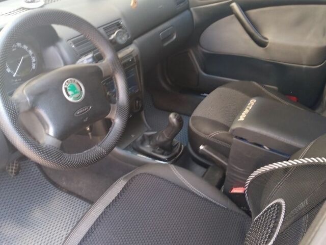 Черный Шкода Октавия, объемом двигателя 1.6 л и пробегом 320 тыс. км за 5400 $, фото 3 на Automoto.ua