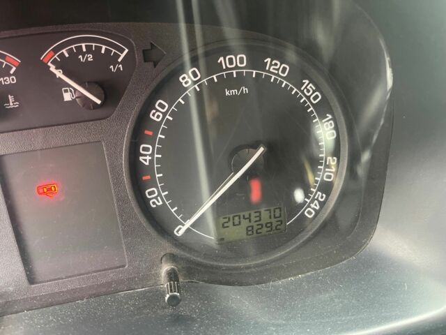 Черный Шкода Октавия, объемом двигателя 1.6 л и пробегом 204 тыс. км за 5000 $, фото 8 на Automoto.ua