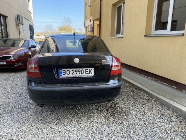 Черный Шкода Октавия, объемом двигателя 1.6 л и пробегом 388 тыс. км за 4750 $, фото 1 на Automoto.ua