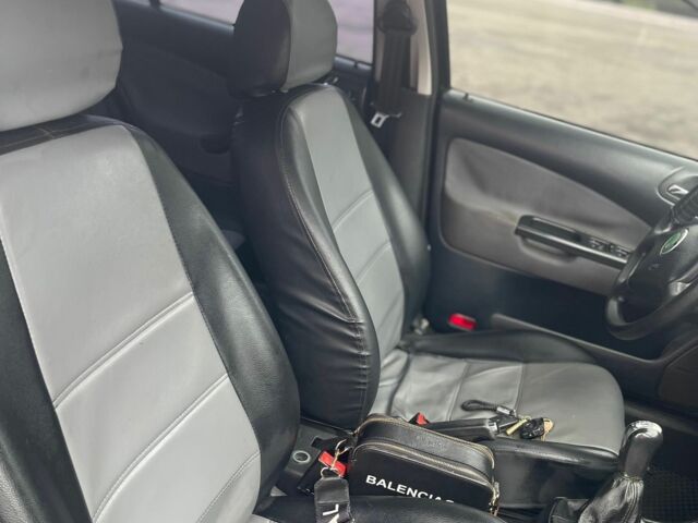 Черный Шкода Октавия, объемом двигателя 1.6 л и пробегом 204 тыс. км за 5000 $, фото 4 на Automoto.ua