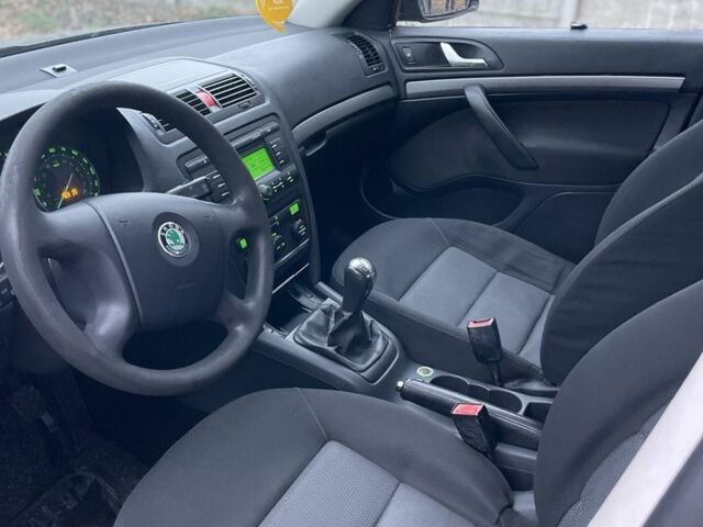 Чорний Шкода Октавія, об'ємом двигуна 1.9 л та пробігом 300 тис. км за 2907 $, фото 6 на Automoto.ua