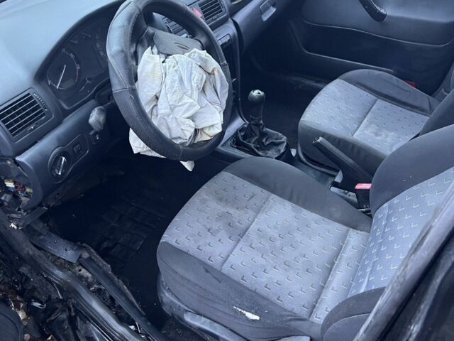 Чорний Шкода Октавія, об'ємом двигуна 1.6 л та пробігом 260 тис. км за 1250 $, фото 1 на Automoto.ua