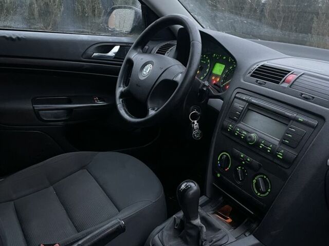 Черный Шкода Октавия, объемом двигателя 1.9 л и пробегом 340 тыс. км за 3000 $, фото 5 на Automoto.ua