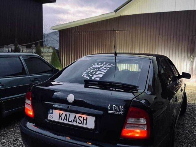 Черный Шкода Октавия, объемом двигателя 1.6 л и пробегом 200 тыс. км за 3800 $, фото 1 на Automoto.ua