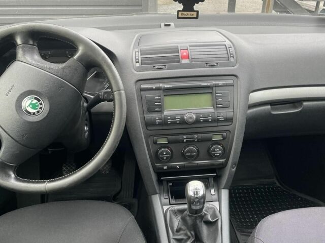 Черный Шкода Октавия, объемом двигателя 1.9 л и пробегом 300 тыс. км за 2650 $, фото 10 на Automoto.ua