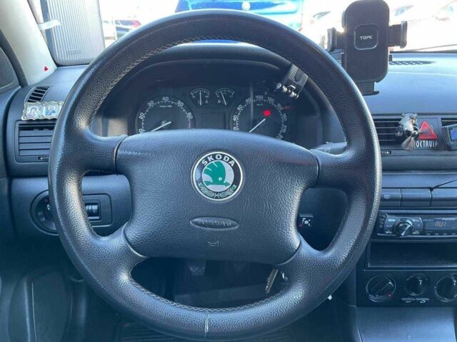 Черный Шкода Октавия, объемом двигателя 1.6 л и пробегом 250 тыс. км за 5990 $, фото 12 на Automoto.ua