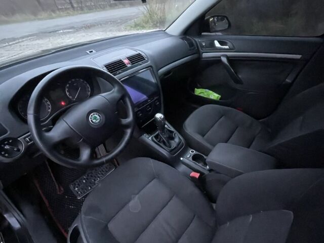 Чорний Шкода Октавія, об'ємом двигуна 1.6 л та пробігом 240 тис. км за 5500 $, фото 5 на Automoto.ua