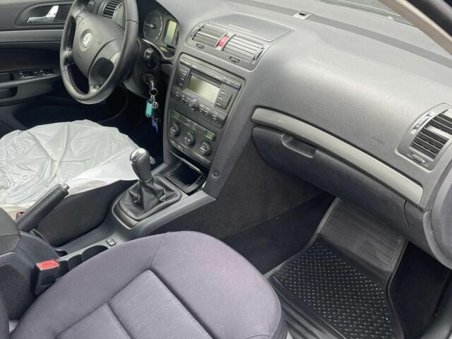 Черный Шкода Октавия, объемом двигателя 1.9 л и пробегом 300 тыс. км за 2650 $, фото 13 на Automoto.ua