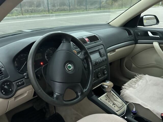 Чорний Шкода Октавія, об'ємом двигуна 2 л та пробігом 314 тис. км за 3423 $, фото 7 на Automoto.ua