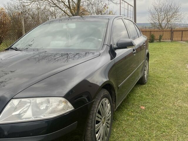 Черный Шкода Октавия, объемом двигателя 1.8 л и пробегом 360 тыс. км за 4600 $, фото 2 на Automoto.ua