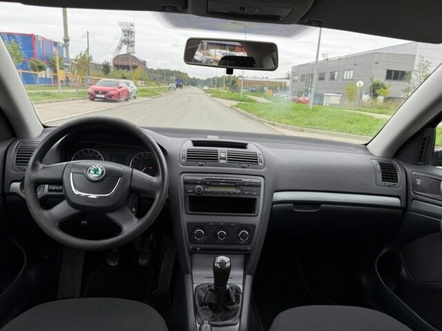 Черный Шкода Октавия, объемом двигателя 1.9 л и пробегом 258 тыс. км за 2350 $, фото 7 на Automoto.ua