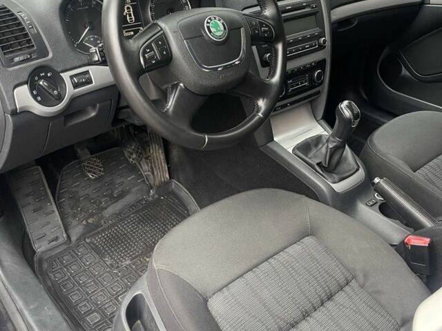 Черный Шкода Октавия, объемом двигателя 1.4 л и пробегом 100 тыс. км за 8200 $, фото 6 на Automoto.ua