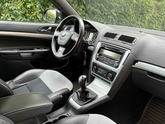 Черный Шкода Октавия, объемом двигателя 2 л и пробегом 219 тыс. км за 2300 $, фото 6 на Automoto.ua