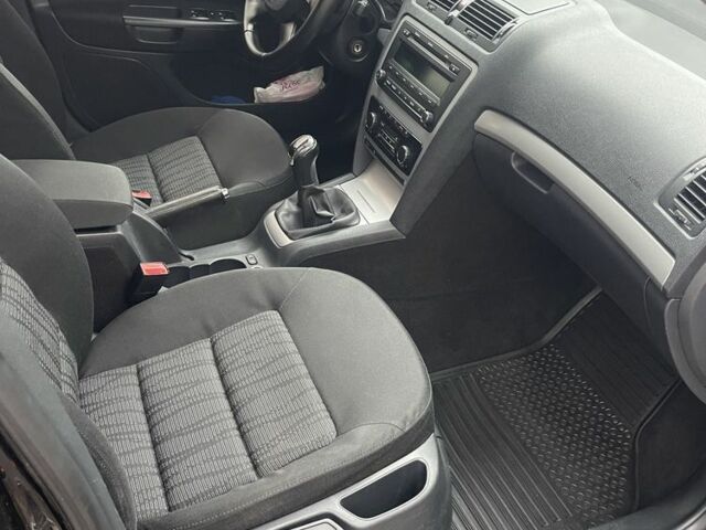 Черный Шкода Октавия, объемом двигателя 1.4 л и пробегом 100 тыс. км за 8200 $, фото 5 на Automoto.ua