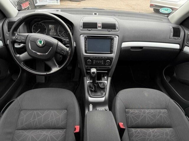 Черный Шкода Октавия, объемом двигателя 1.8 л и пробегом 165 тыс. км за 8000 $, фото 12 на Automoto.ua