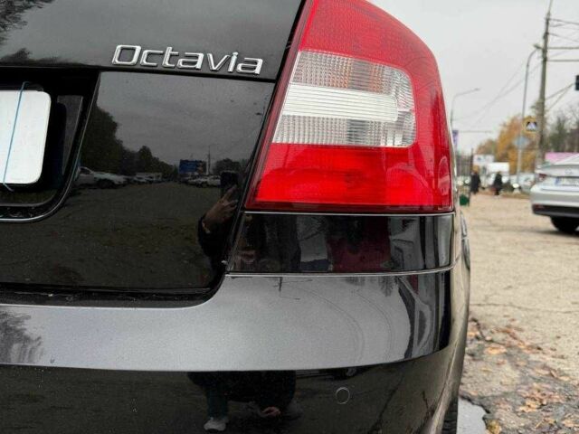 Черный Шкода Октавия, объемом двигателя 1.8 л и пробегом 165 тыс. км за 8000 $, фото 7 на Automoto.ua